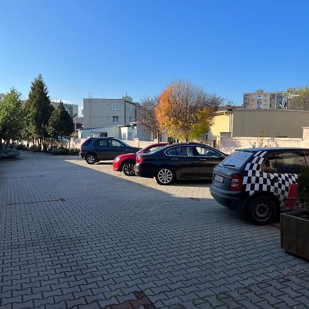 Hotel Marathon Senec Exteriör bild
